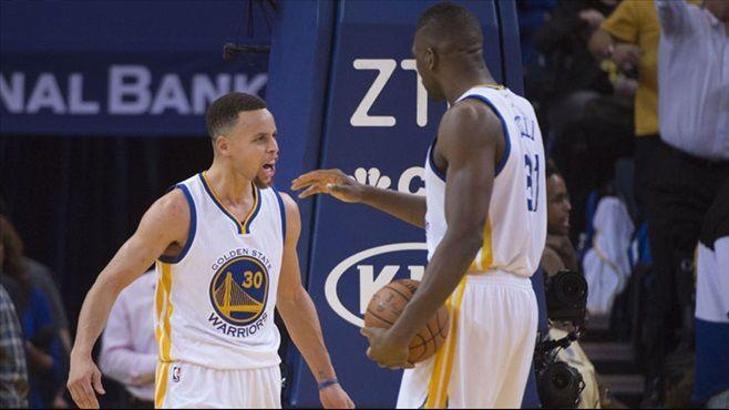 Curry, Warriors'ı taşımaya devam ediyor