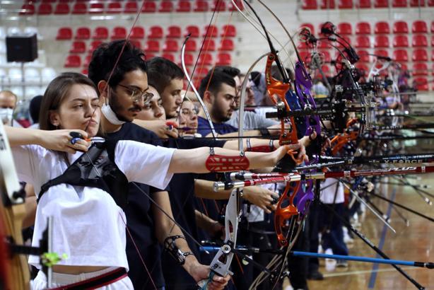 Okçuluk Salon Türkiye Şampiyonası Eskişehir'de başladı