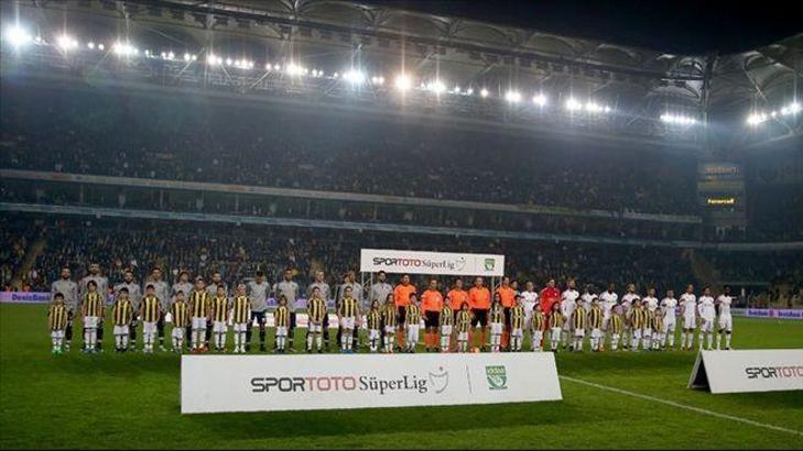 KADIKÖY'DE SÜRPRİZ! Arda Turan tezahüratı