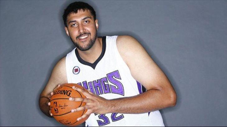 NBA'in ilk Hint kökenli oyuncusu Sim Bhullar