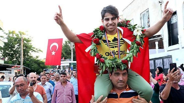 Dünya şampiyonu Hamza Alaca çoşkulu karşılama