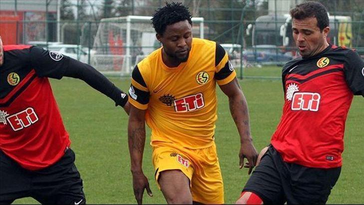 Beşiktaş'ta Atiba'nın alternatifi Lawal