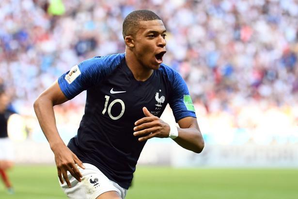 Real Madrid 272 milyon euroluk Kylian Mbappe teklifini yalanladı!