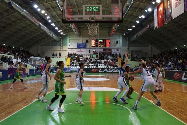 İzmit Belediyespor, İstanbul Üniversitesi'ni mağlup etti: 65-56