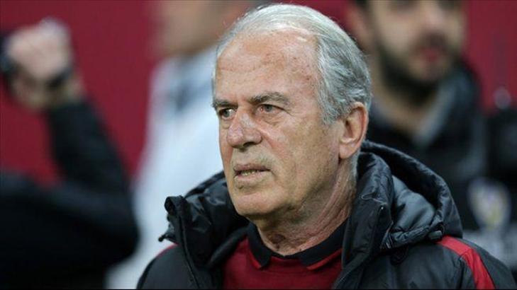 Mustafa Denizli: Transfer olmak mecburiyetinde!