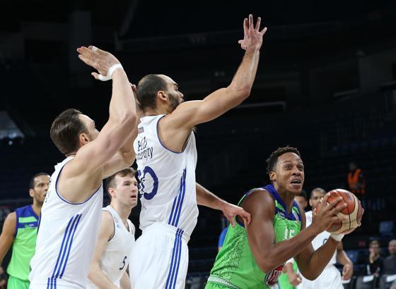 TOFAŞ, İstanbul Büyükşehir Belediyespor'u deplasmanda mağlup etti: 82-87