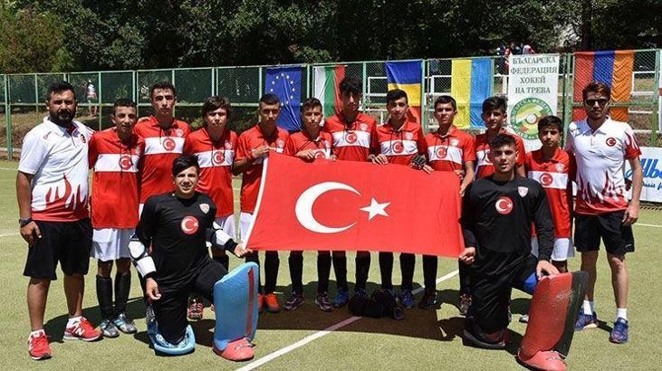 U15 kız - erkek hokey milli takımlarından çifte şampiyonluk