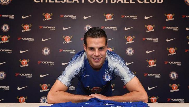 Barcelona Cesar Azpilicueta'ya iki yıllık sözleşme teklif etti