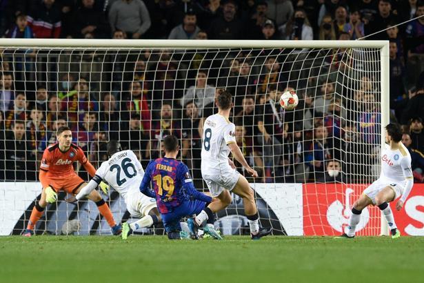 (ÖZET) Barcelona - Napoli maç sonucu: 1-1