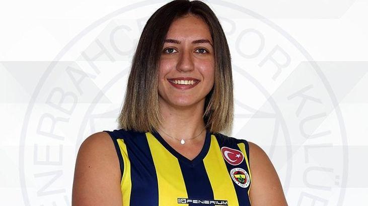 Fenerbahçe Kadın Voleybol Takımı 5 ismi renklerine bağladı.