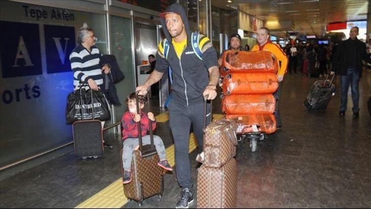 Felipe Melo aniden döndü