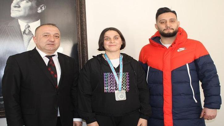 Gülsüm Ağaç Avrupa yolcusu