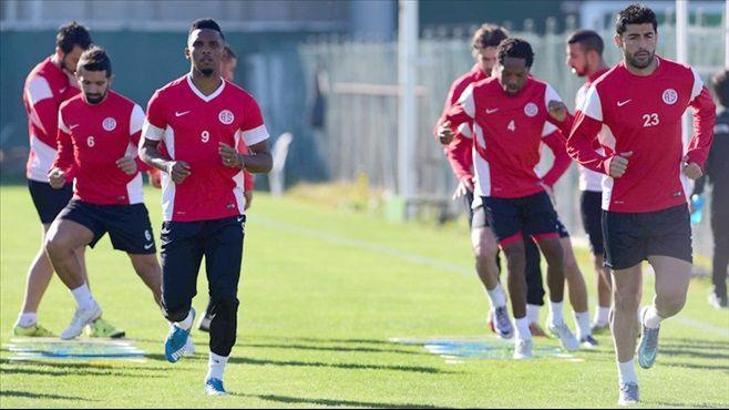 Antalyasporlu 8 futbolcuya transfer teklifi
