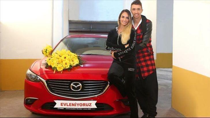 Muslera'ya düğün arabası