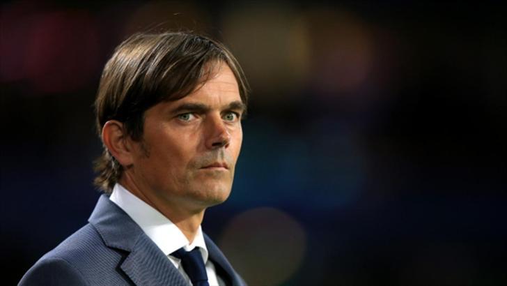 Phillip Cocu imzayı atıyor