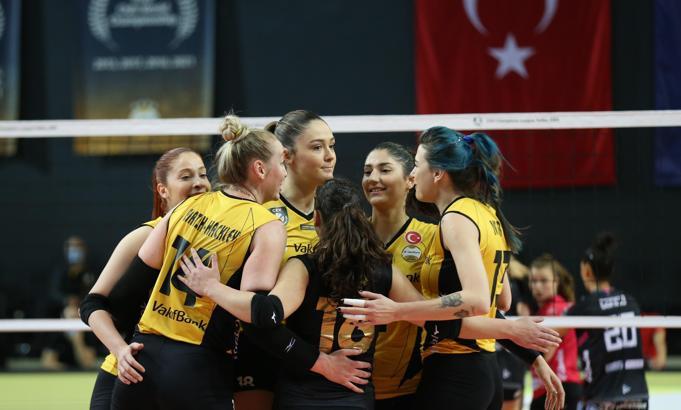VakıfBank, 6'da 6 ile çeyrek finalde!