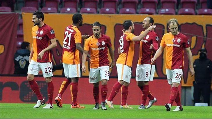 Türk Telekom Arena'da Tarık'a protesto