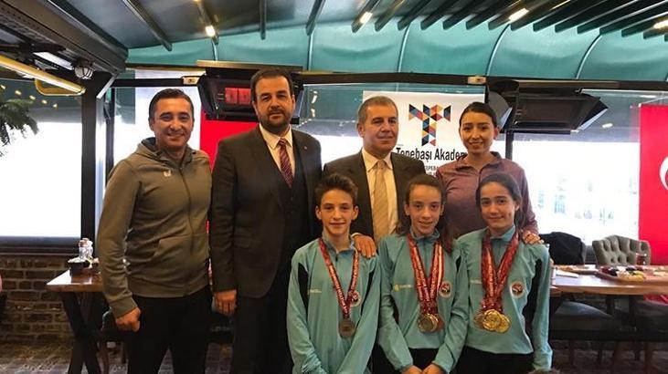 Tepebaşı Akademi sporcuları 12 madalya ile döndüler