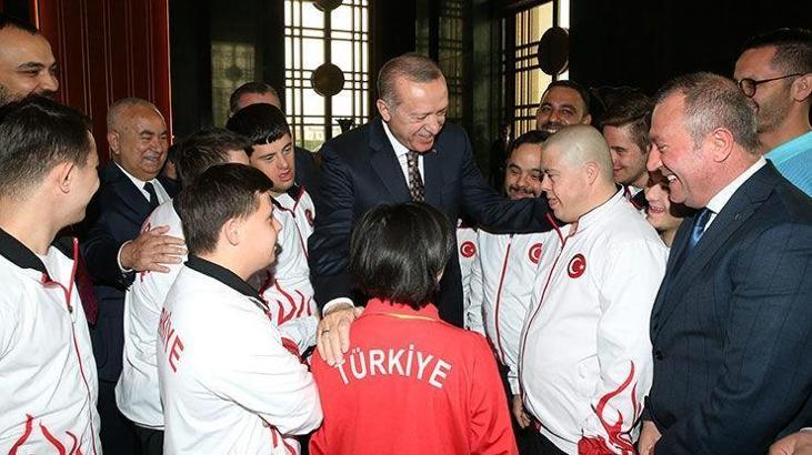 Cumhurbaşkanı Recep Tayyip Erdoğan Erdoğan, down sendromlu sporcuları kabul etti