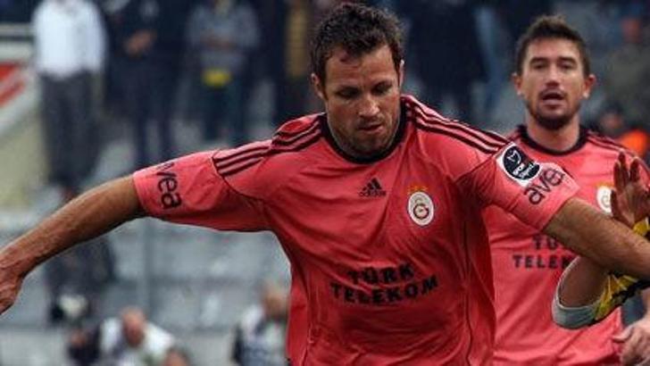 Lucas Neill kalmak istiyor