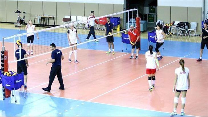 A Milli Kadın Voleybol Takımı Antalya'da kampa girdi