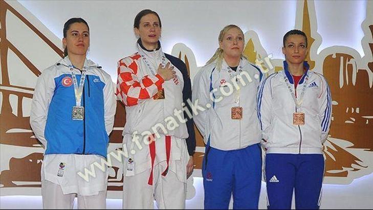 Karatede 3 gümüş, bir bronz madalya