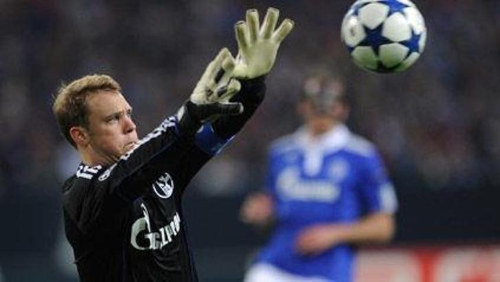 Neuer ellerini sigortalattı