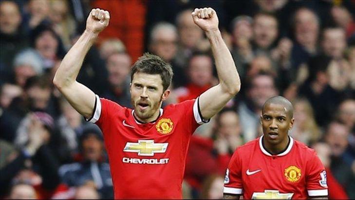 Carrick 1 yıl daha Manchester United'da