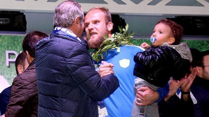 Erzurumspor Hakan Canbazoğlu ve Erhan Çelenk ile sözleşme yeniledi