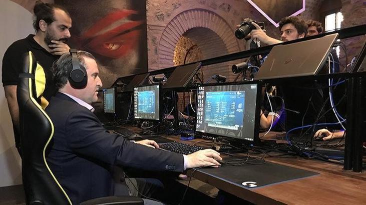 Osman Aşkın Bak'tan espora destek