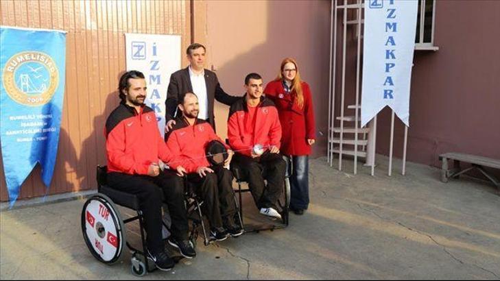 Engelli eskrimcilere sandalye desteği