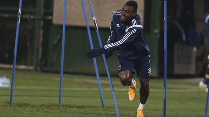 Fenerbahçe'de Egemen ve Emenike takımla çalıştı