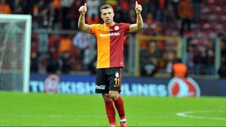 Lukas Podolski, Galatasaray'ı sırtlıyor