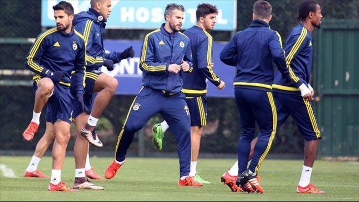 Fenerbahçe'de Robin van Persie şoku!