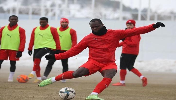Sivasspor'un yeni transferi Konate ilk idmanında