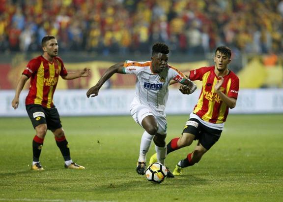 Göztepe Gassama'yı bitiriyor