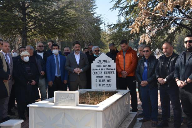 “Toros Kaplanı” lakaplı Cengiz Elbeye, mezarı başında anıldı