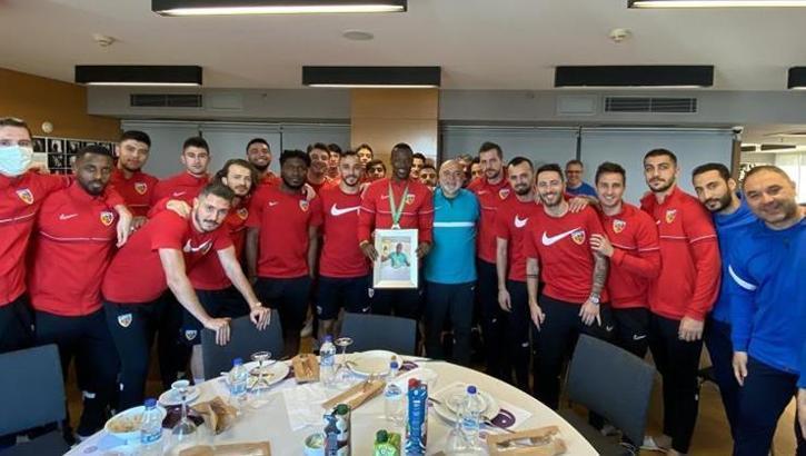 Kayserispor'da Mame Thiam takıma katıldı
