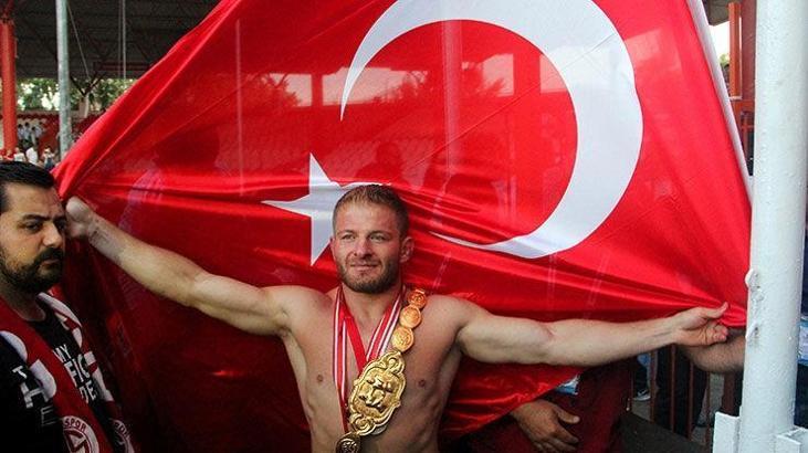İsmail Balaban, başpehlivan oldu