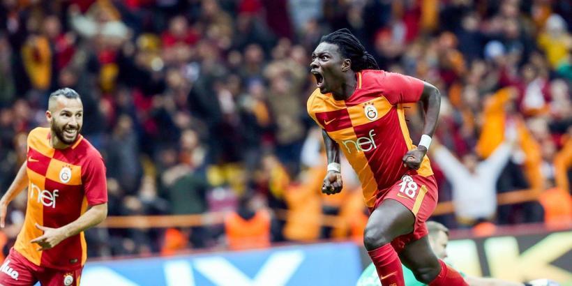 Galatasaraylı Gomis kafa karıştırıyor