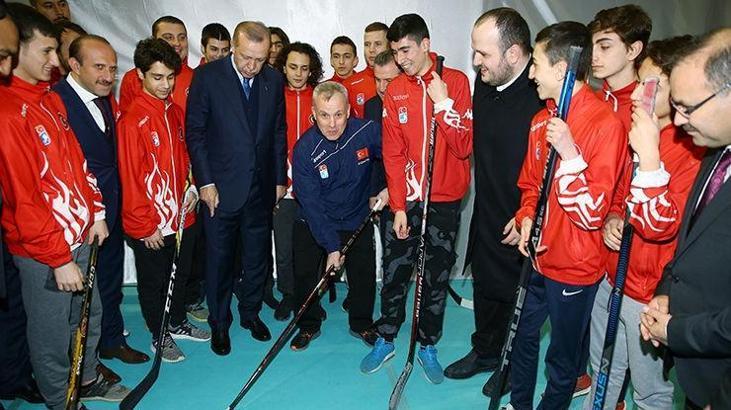 Erzurum'da buz hokeyi heyecanı