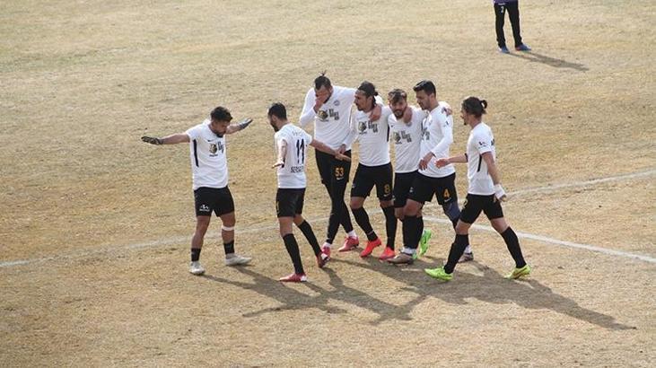 Lider Bayburt Fatsa'yı 3 golle geçti