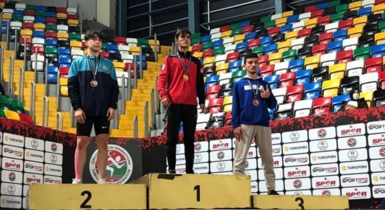 Mazlum Tunçer, U-18 Atletizm Şampiyonası'nda Türkiye Şampiyonu