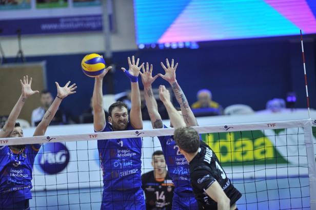 İnegöl Belediyespor - Halkbank maç sonucu: 2-3