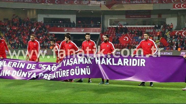 Milli futbolculardan anlamlı davranış