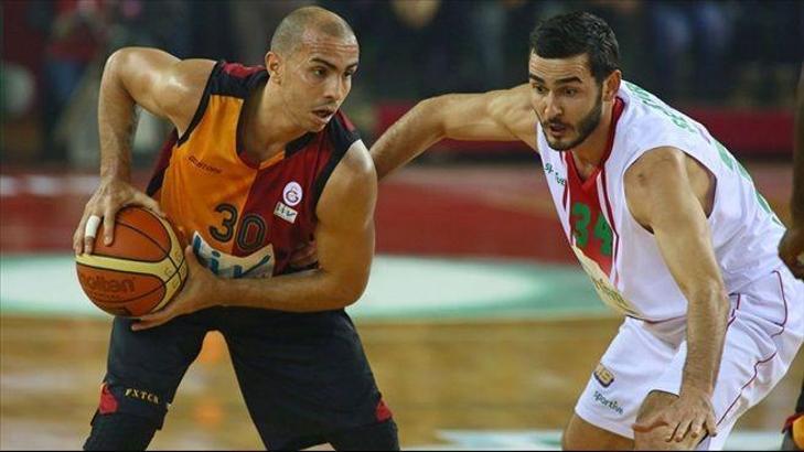 Carlos Arroyo geri dönüyor