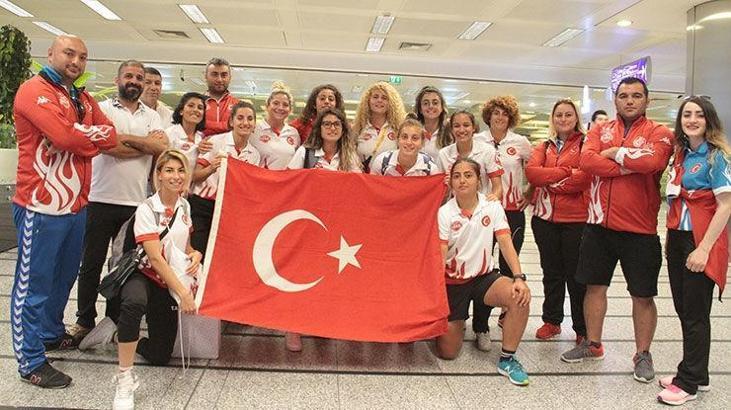 Avrupa ikincisi Kadın Milli Ragbi Takımı yurda döndü