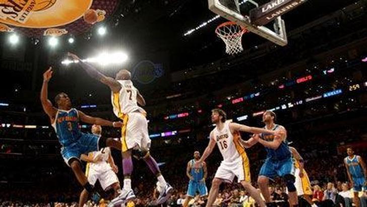 Lakers'a evinde şok: 100-109