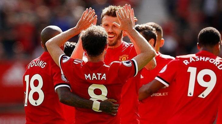 Transferde Manchester United'a hücum