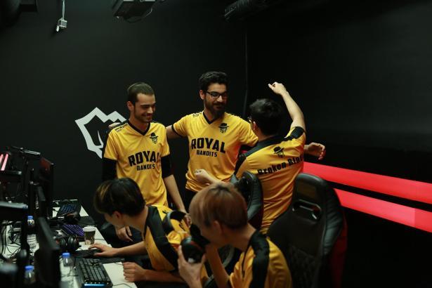 YouthCrew oynadı Royal Bandits kazandı!